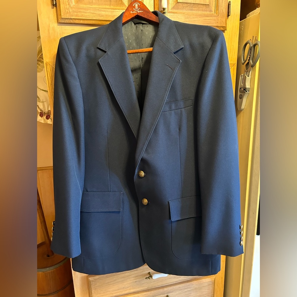 Men’s Vintage Andhurst Leggatt 44L Navy Blue Brass button closures and cuffs